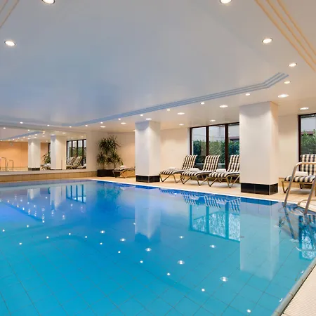 Maritim Am Schlossgarten Hotel 4*