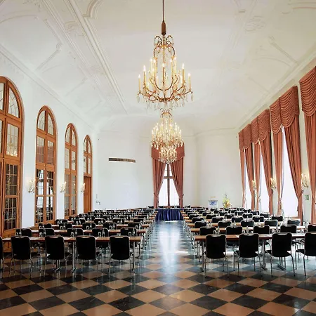Maritim Am Schlossgarten Hotel 4*