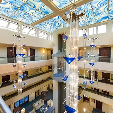 マリティム アム シュロスガルテン ホテル 4*