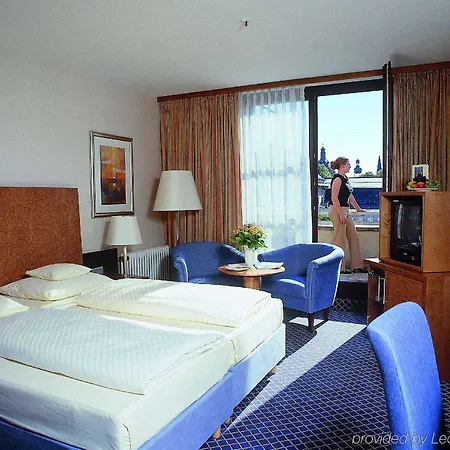 מלון Maritim Am Schlossgarten 4*