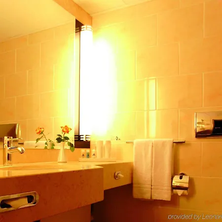 Maritim Am Schlossgarten Hotel 4*