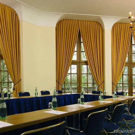 מלון Maritim Am Schlossgarten 4*