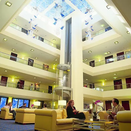 マリティム アム シュロスガルテン 4* フルダ