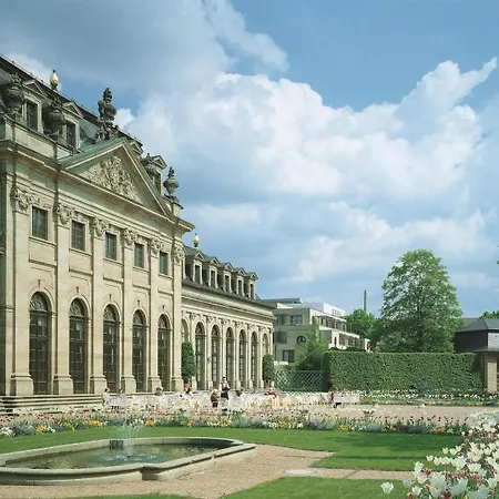 מלון Maritim Am Schlossgarten 4*
