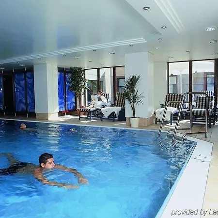 מלון Maritim Am Schlossgarten 4*