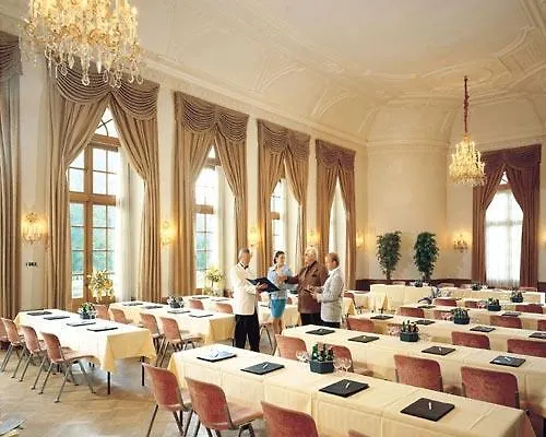 Maritim Am Schlossgarten 호텔 4*